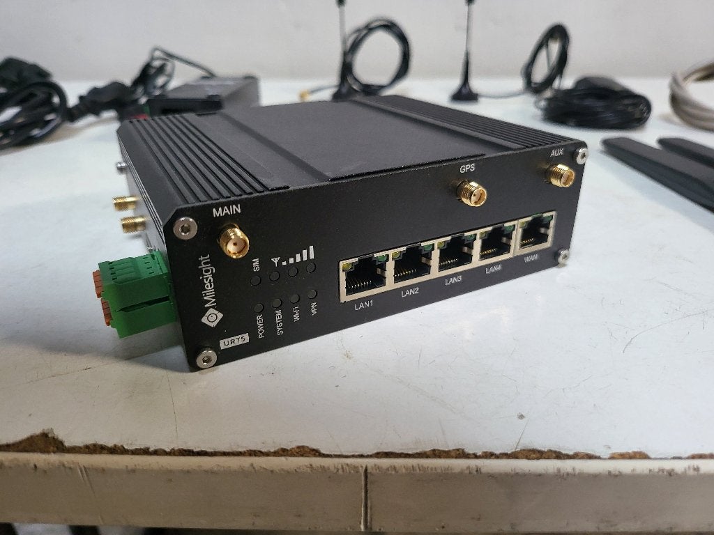 Milesight UR75 Industrial Ultra LTE-router GPS/WiFi, Ophalen of Verzenden, Zo goed als nieuw, Router