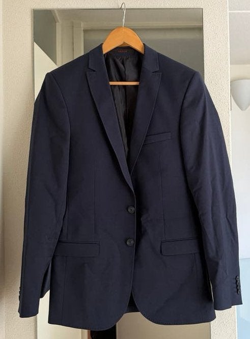 Donkerblauw Pak Hotelmanagement Opleiding - Greiff Modern Sl, Kleding | Heren, Kostuums en Colberts, Ophalen of Verzenden, Zo goed als nieuw