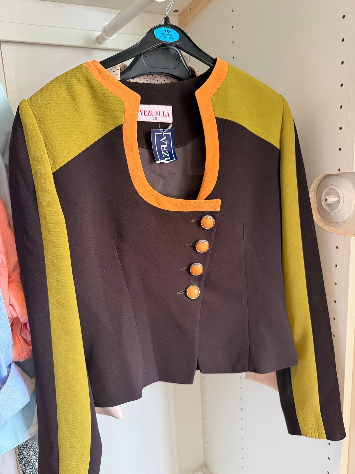 Vezuella Jasje - Bruin, Groen, Oranje - Maat 36 (S), Kleding | Dames, Ophalen, Bruin, Zo goed als nieuw, Jasje