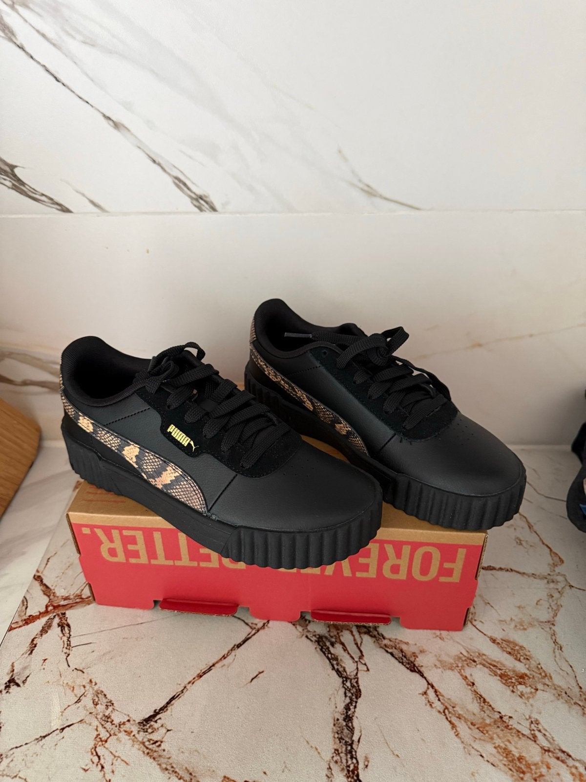 Nieuwe Puma sneakers maat 37 - Zwart met slangenprint, Zwart, Nieuw, Ophalen of Verzenden, Sneakers of Gympen
