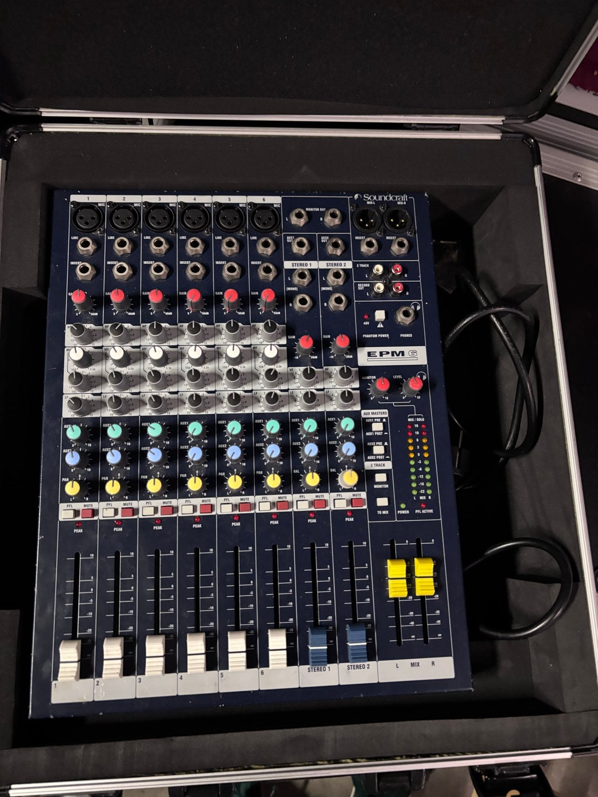 Soundcraft EPM8 Mengpaneel met Thomann Flightcase, Ophalen, Gebruikt, 10 tot 20 kanalen, Microfooningang