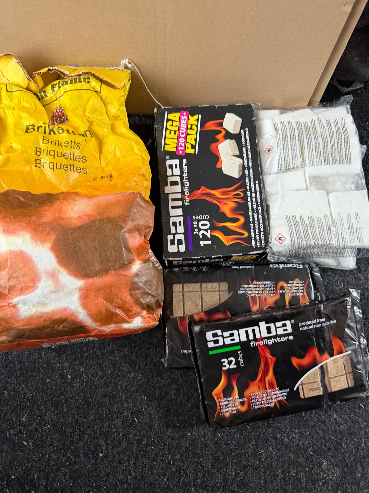 Briketten en aanmaakblokjes voor barbecue of vuurkorf, Minder dan 3 m³, Ophalen of Verzenden, Overige houtsoorten, Blokken