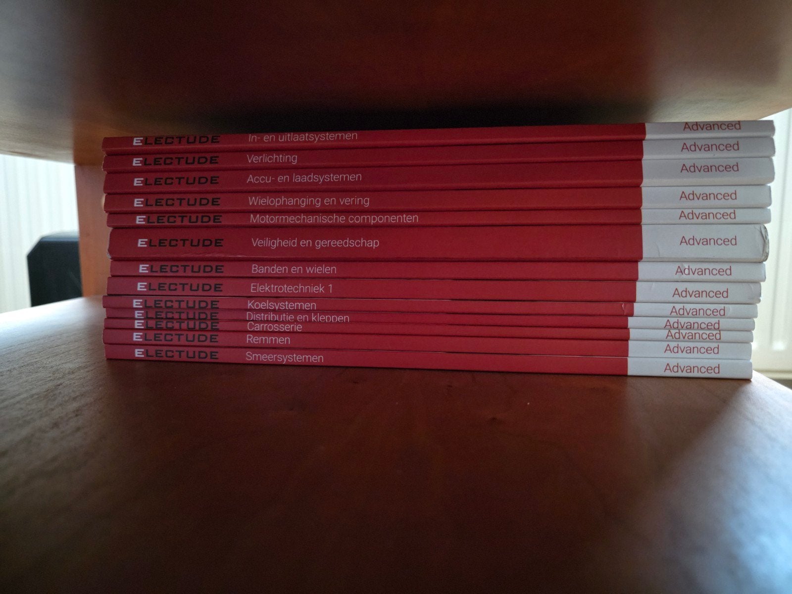 Studieboeken Allround Technicus Voertuigen, Boeken, Ophalen, Zo goed als nieuw, MBO, Electude Beheer B.V.
