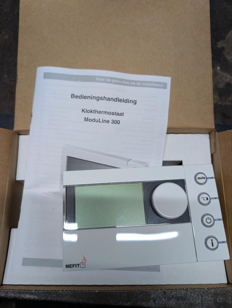 Nefit ModuLine 300 Klokthermostaat - Nieuw in doos, Ophalen of Verzenden, Slimme thermostaat, Zo goed als nieuw