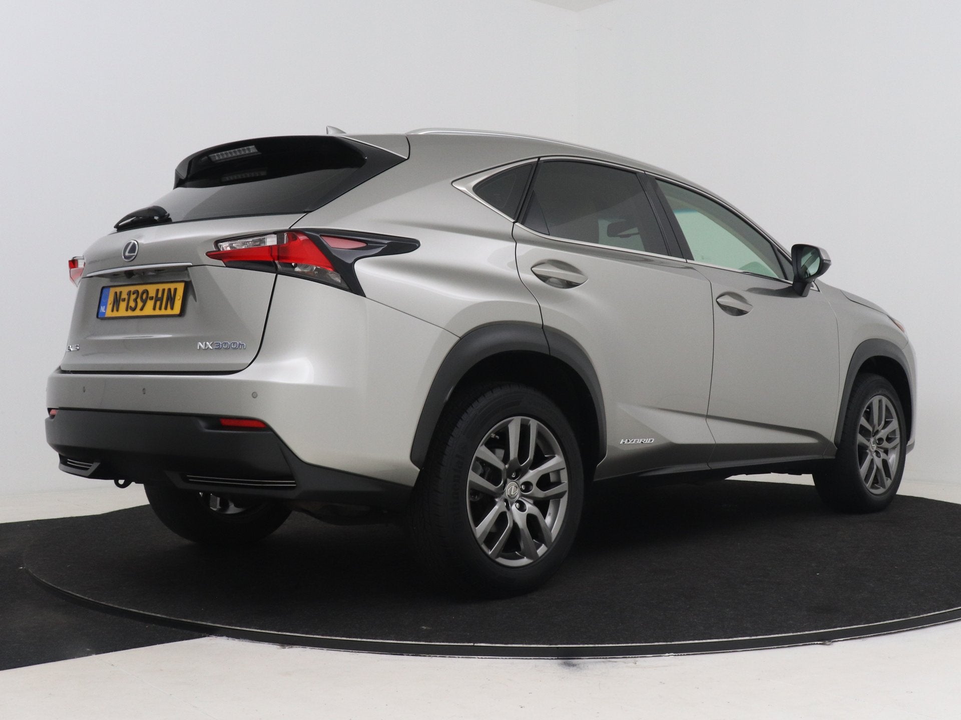 Lexus NX 300h AWD Sport Edition | Premium uitgevoerd | Deale, Auto's, Lexus, Automaat, 12 maanden, Gebruikt, 1760 kg