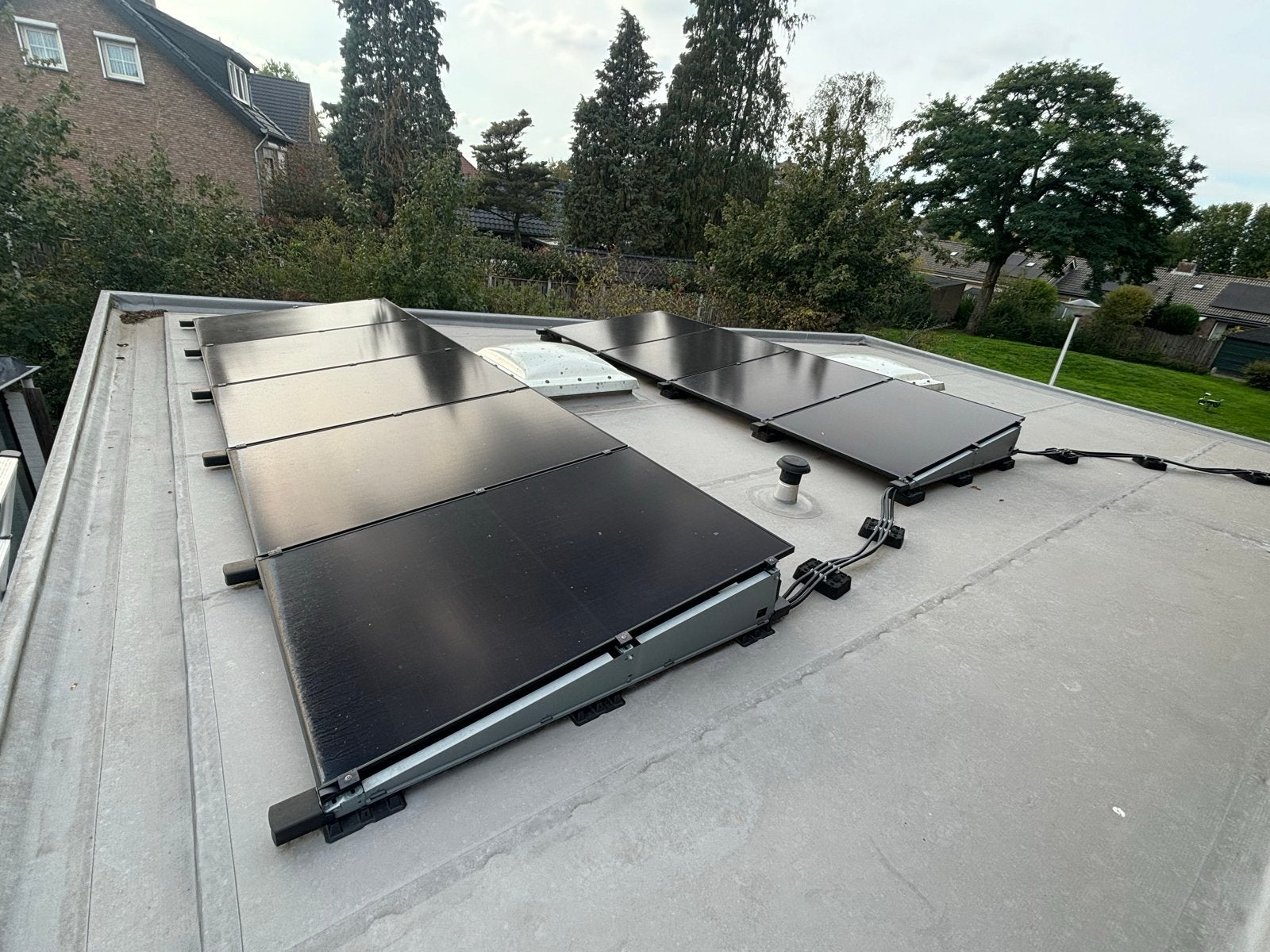 Zonnepanelen set met omvormer - Zo goed als nieuw, Ophalen, Zo goed als nieuw, Compleet systeem, 200 wattpiek of meer