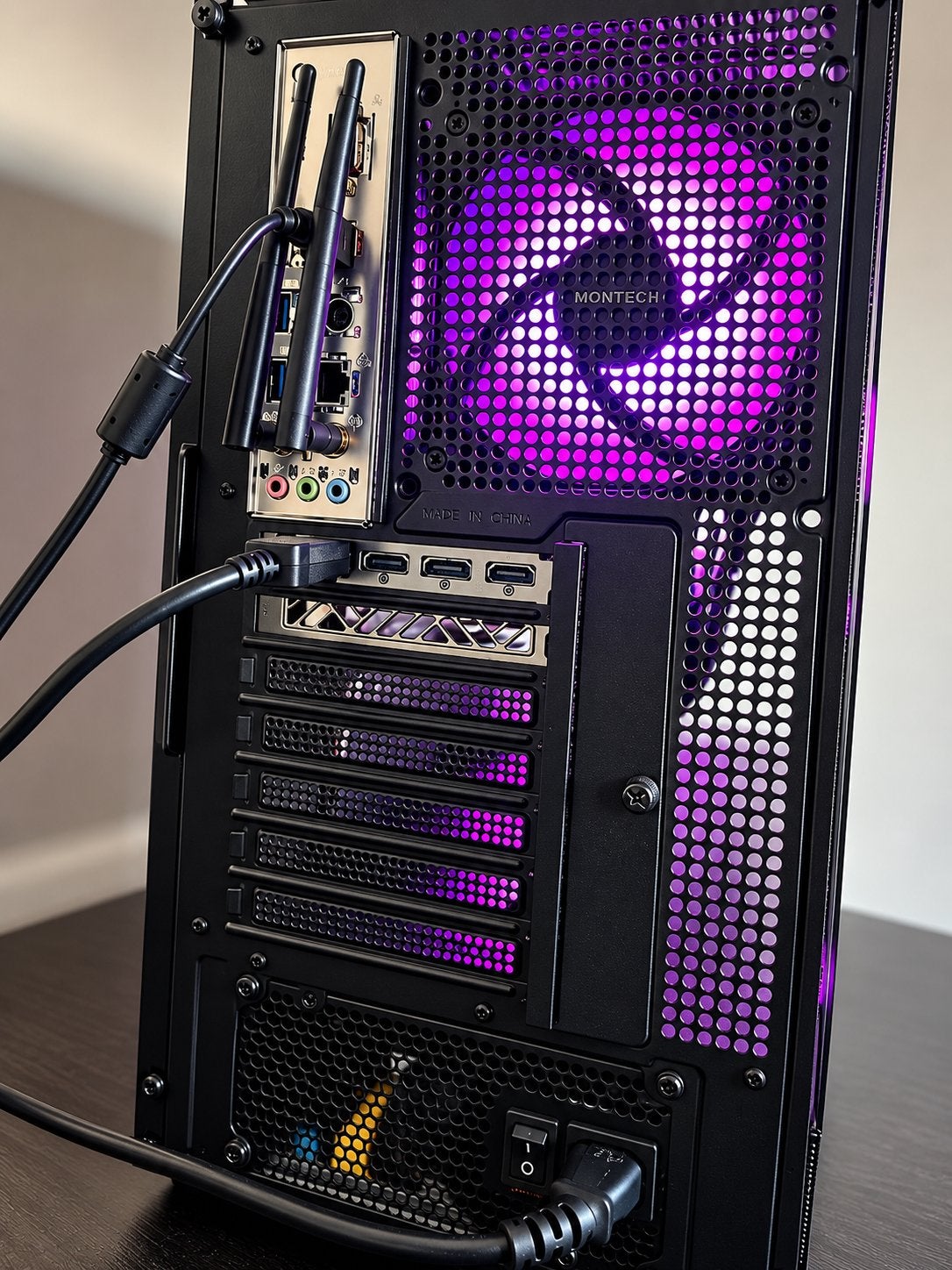 Foto 4 van Gaming PC:RX 7700XT; Ryzen 7 5700X; 32GB; 1TB; 27”QHD; 180Hz