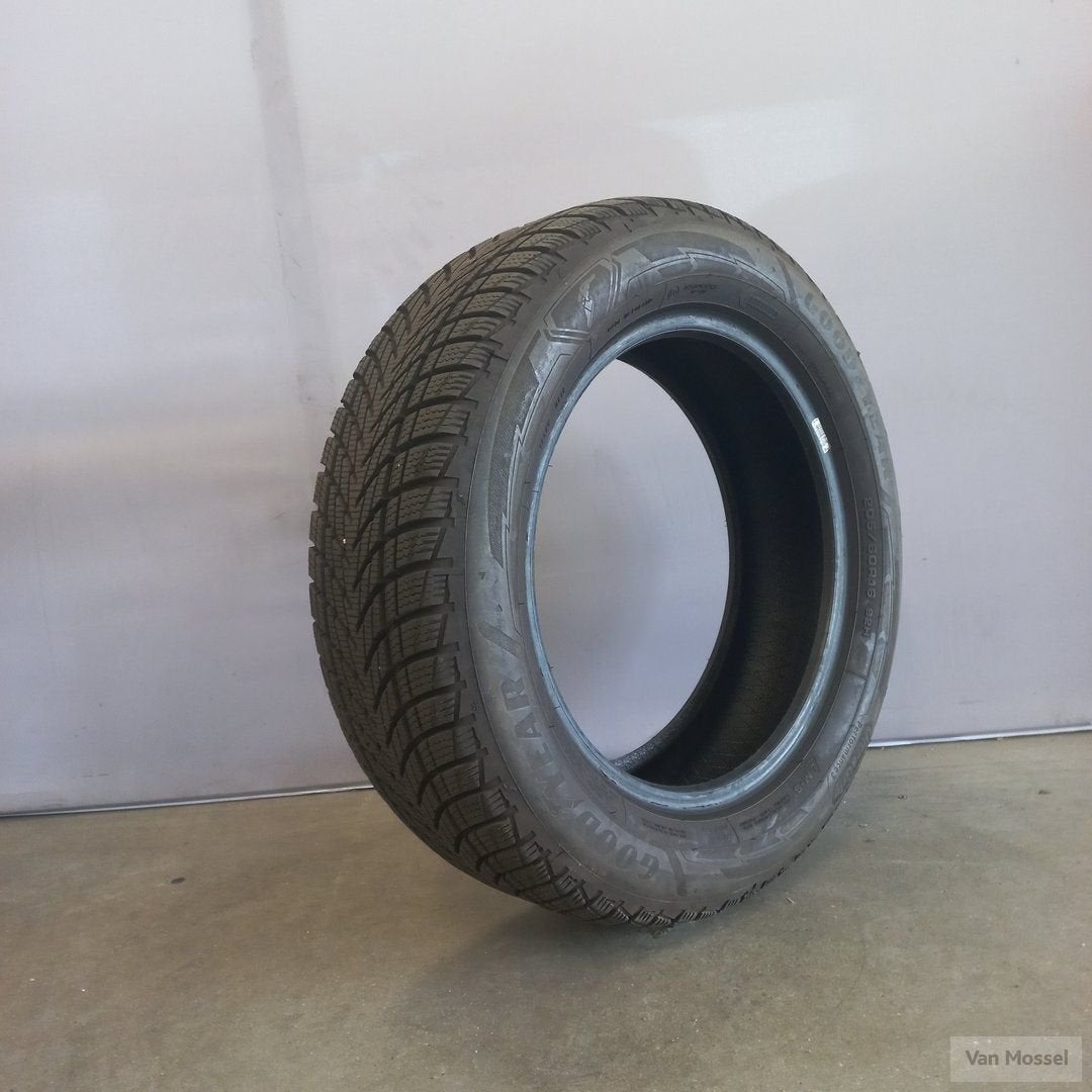 GoodYear UltraGrip Performance 3 205/60/R16 92H, Gebruikt, -, All Season, Band(en)
