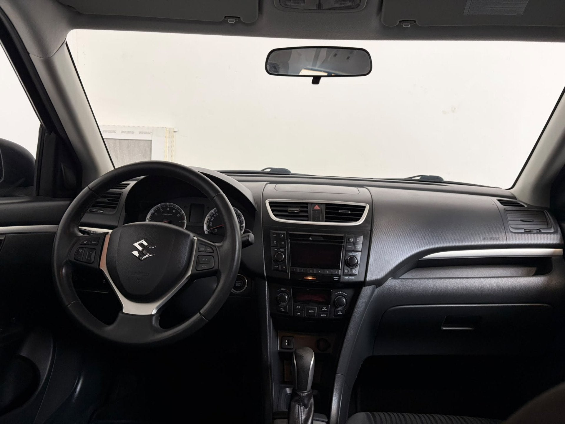 Suzuki Swift 1.2 Comfort Automaat. Clima. trekhaak!, Auto's, 4 cilinders, 965 kg, Verwarmde buitenspiegels, Bedrijf
