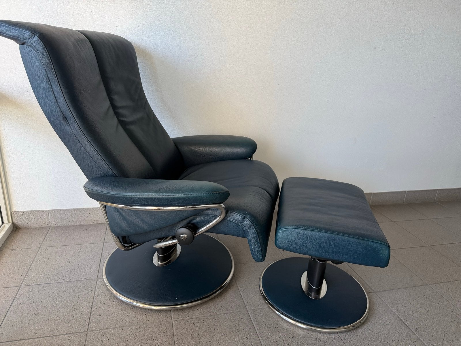 Stressless leren relaxfauteuil met hocker - Petrol, Ophalen, Gebruikt, Leer, 75 tot 100 cm