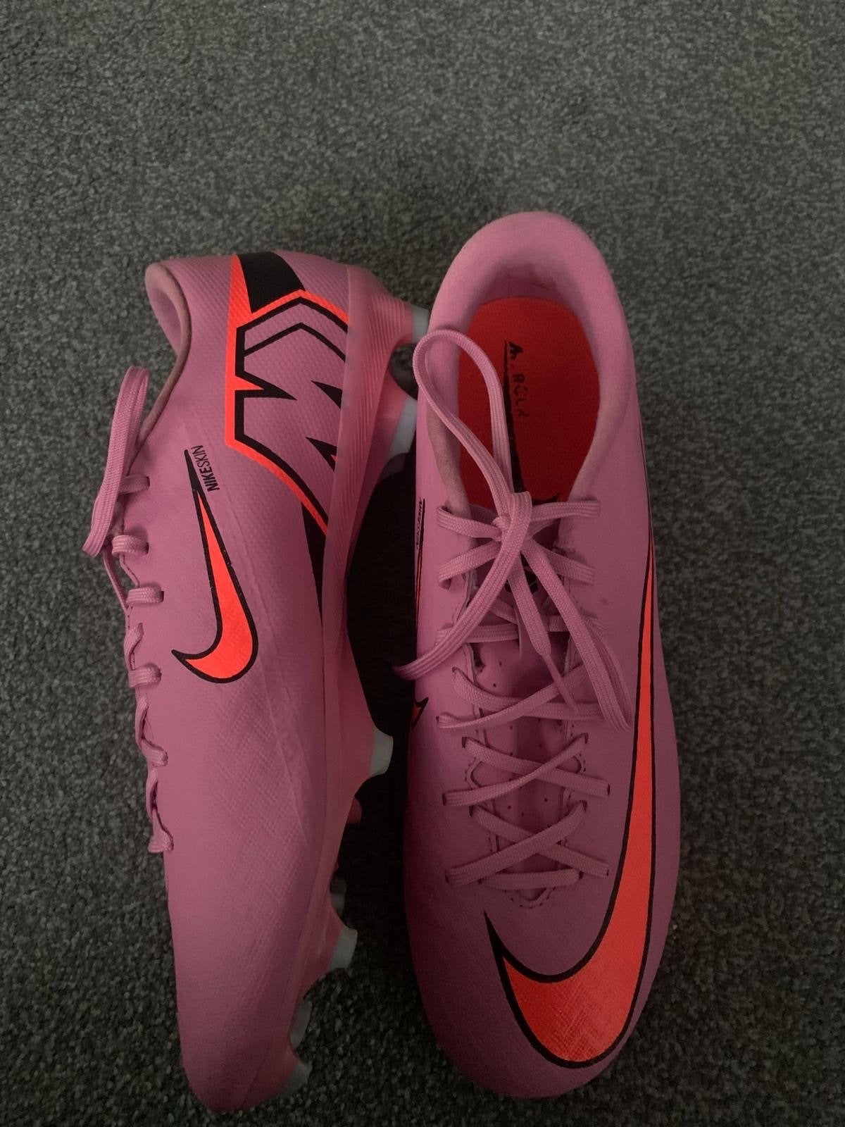 Roze Nike Mercurial Voetbalschoenen - Maat 42.5, Ophalen of Verzenden, Zo goed als nieuw, Schoenen