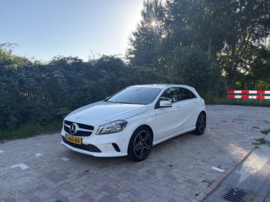 Mercedes-Benz A-Klasse 180 1.6 Facelift| Sport | AMG Styling, Auto's, Zwart, Wit, Leder, Handgeschakeld