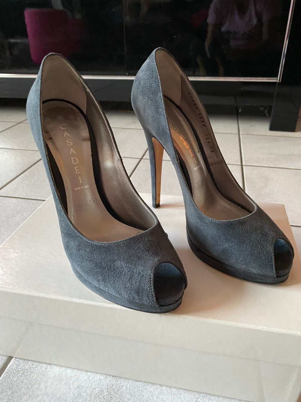 Casadei pumps maat 38, Pumps, Ophalen of Verzenden, Zo goed als nieuw, Grijs
