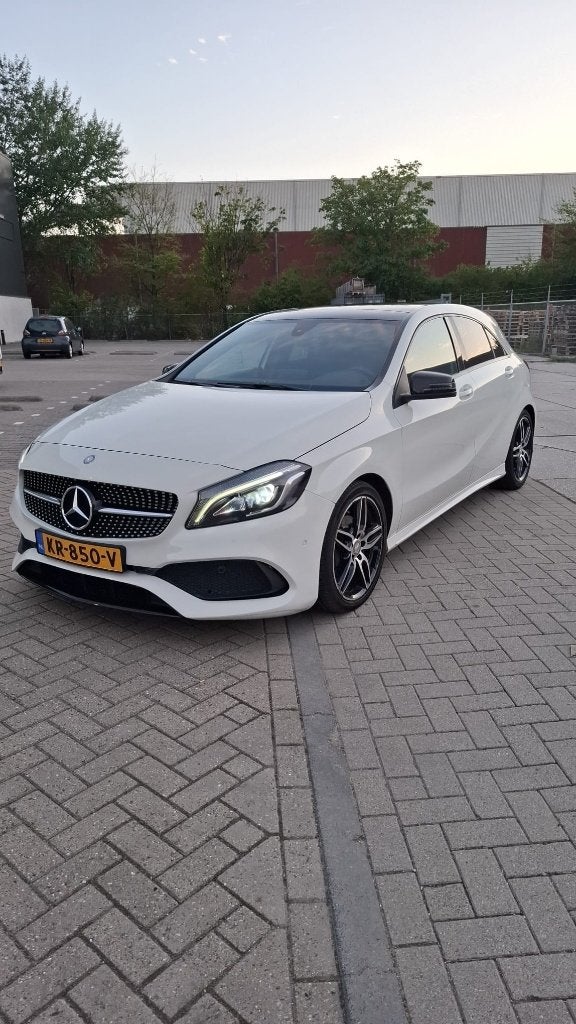 Mercedes-Benz A-Klasse A180 AMG Style Panoramadak | Night Ed, 4 cilinders, Alcantara, 1200 kg, 19 km/l