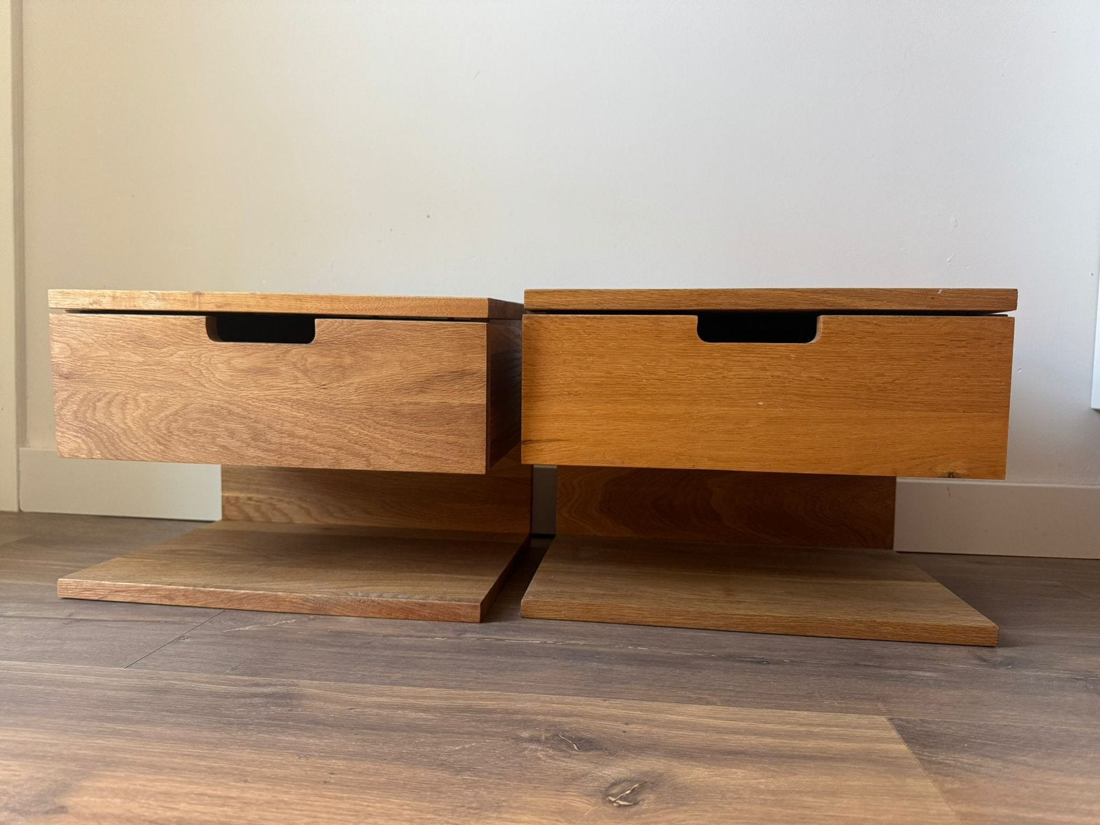 Nachtkastjes, massief hout, zwevend, Scandinavische stijl, Ophalen, Gebruikt, 45 tot 65 cm, Minder dan 55 cm