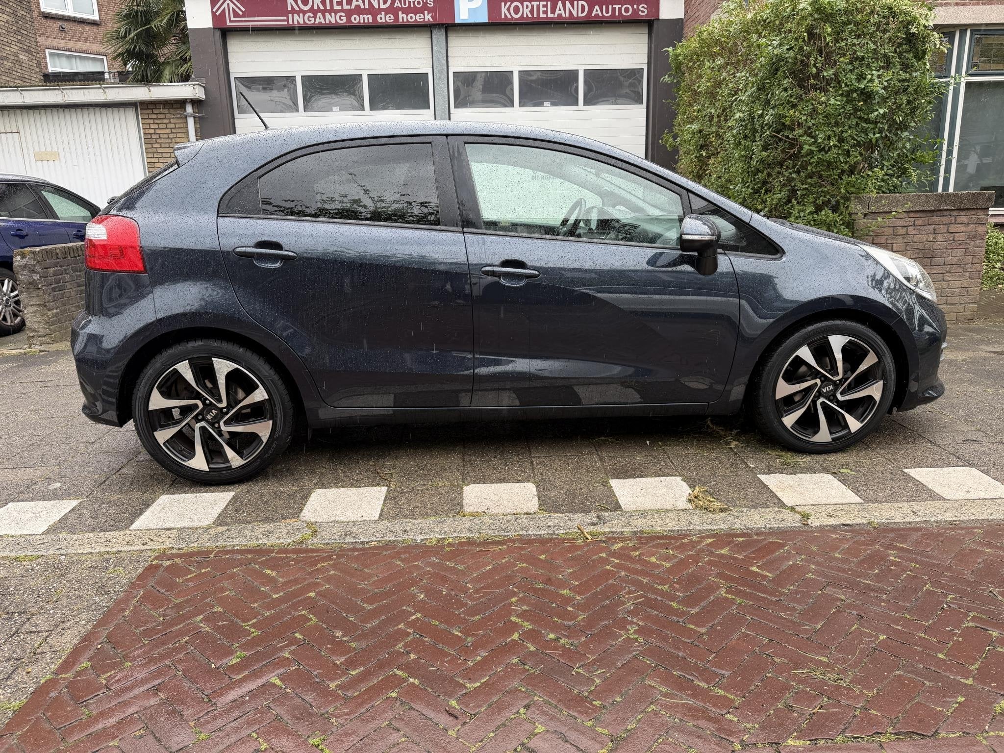 Kia Rio 1.2 CVVT ExecutiveLine NAVI CAMERA NIEUWE KOPPELING, Auto's, 1027 kg, 4 cilinders, Met garantie (alle), Blauw