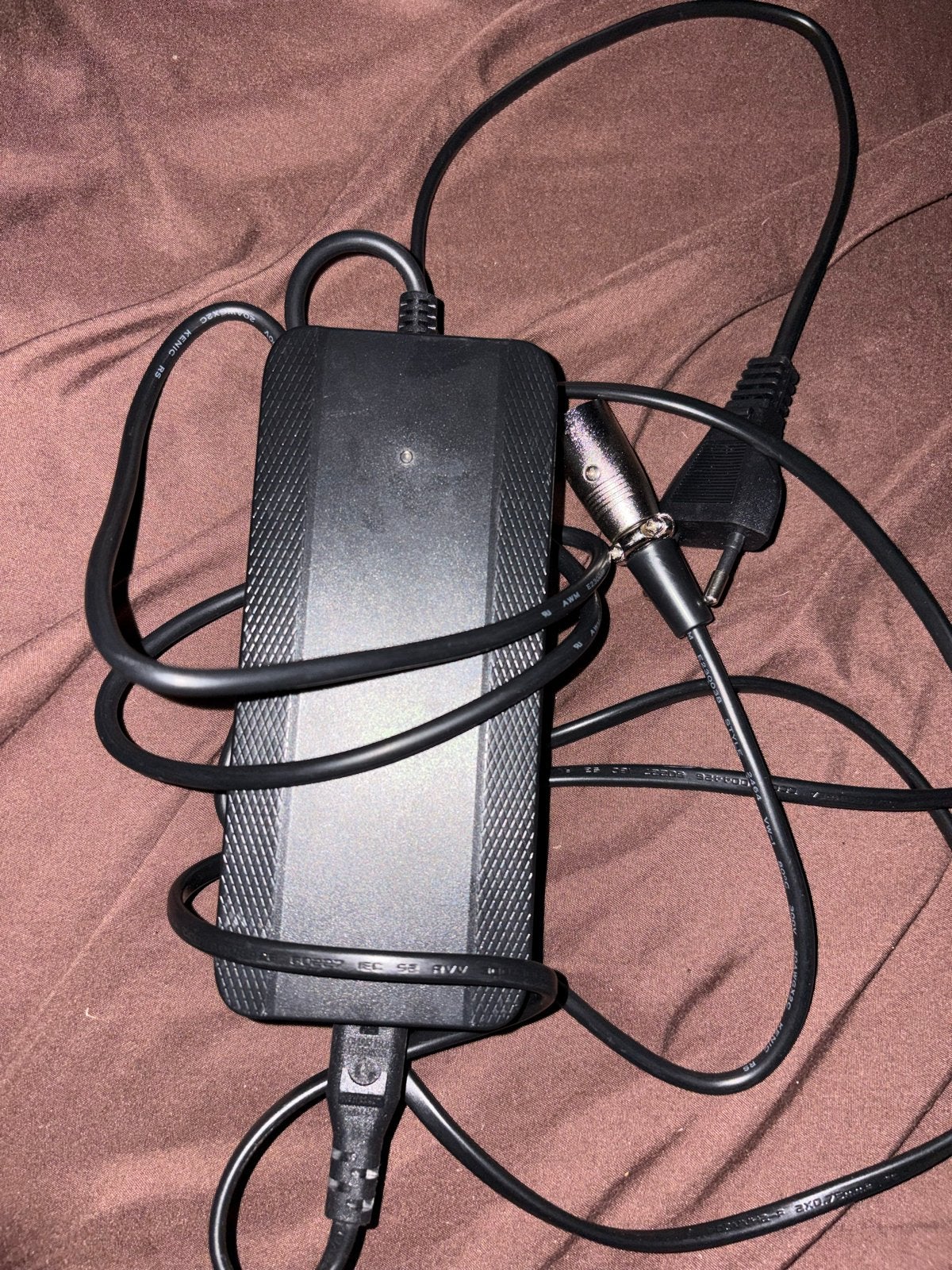 Oplader 36 V - XLR 4 plug voor Qwic e-bike (zo goed als nieu, Ophalen of Verzenden, Zo goed als nieuw