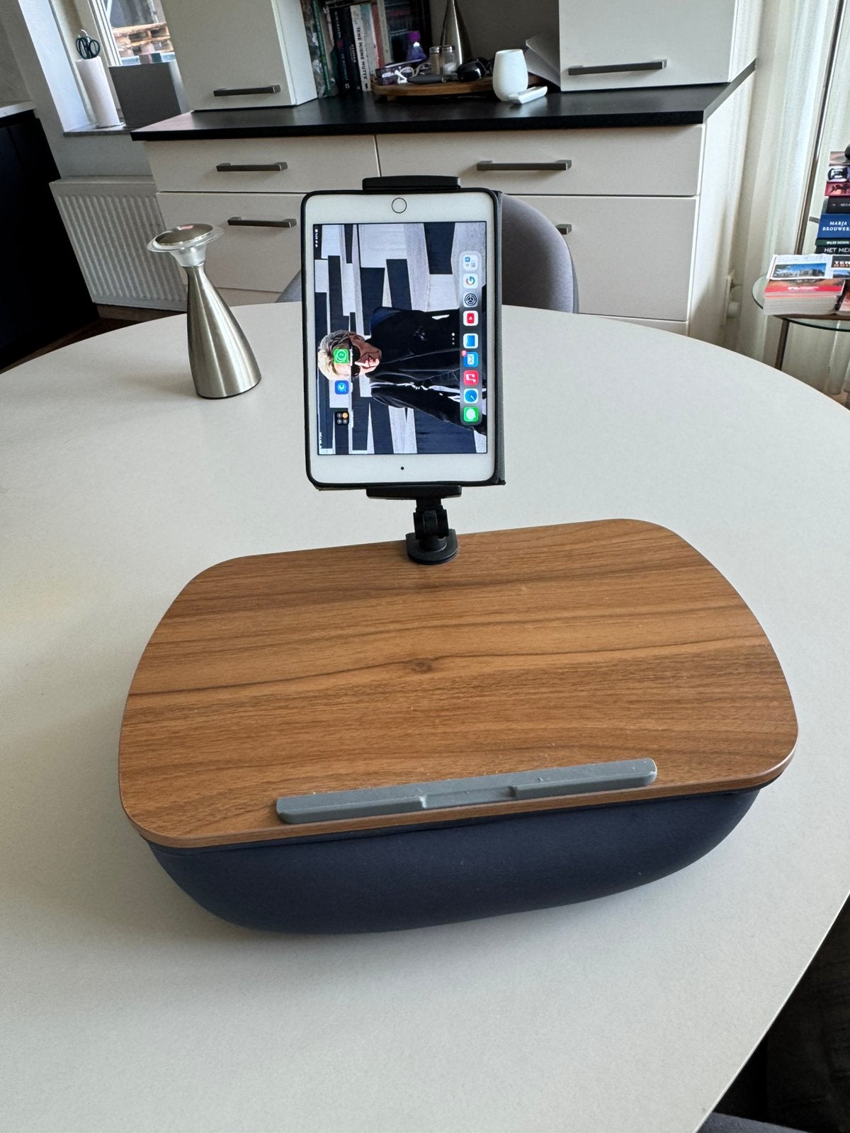Tablet met kussen v ipad en iphone, Ophalen of Verzenden, Nieuw, In hoogte verstelbaar