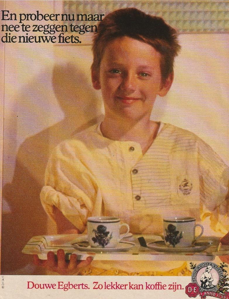retro reclame 1985 Douwe Egberts koffie jongetje wil fiets, Verzenden, Overige typen