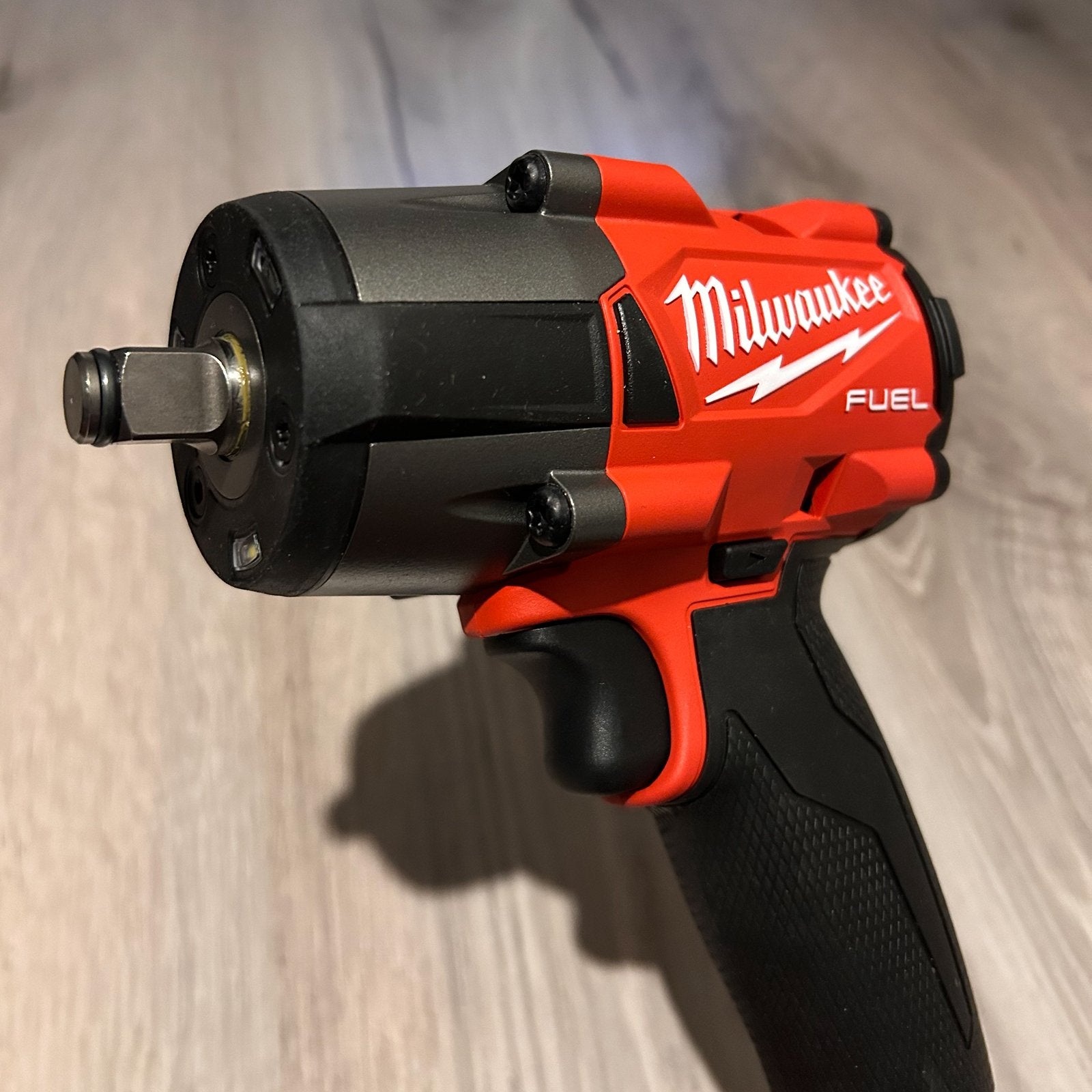 Foto 3 van Nieuwe Milwaukee M18 Fuel slagmoersleutel powerset.