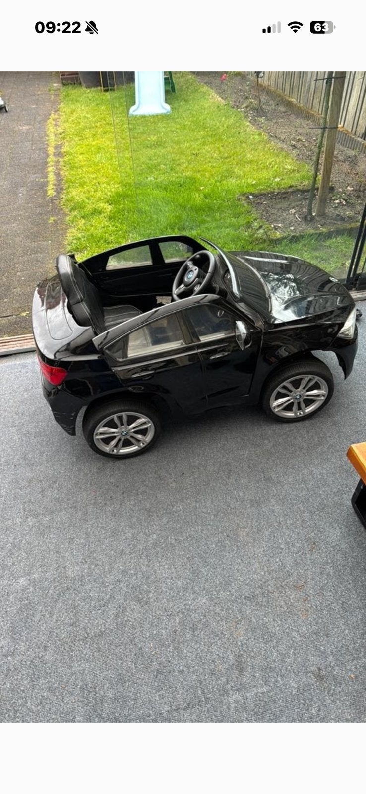 Elektrsche speelgoedauto met afstandbediening en muziek, Ophalen of Verzenden, Zo goed als nieuw