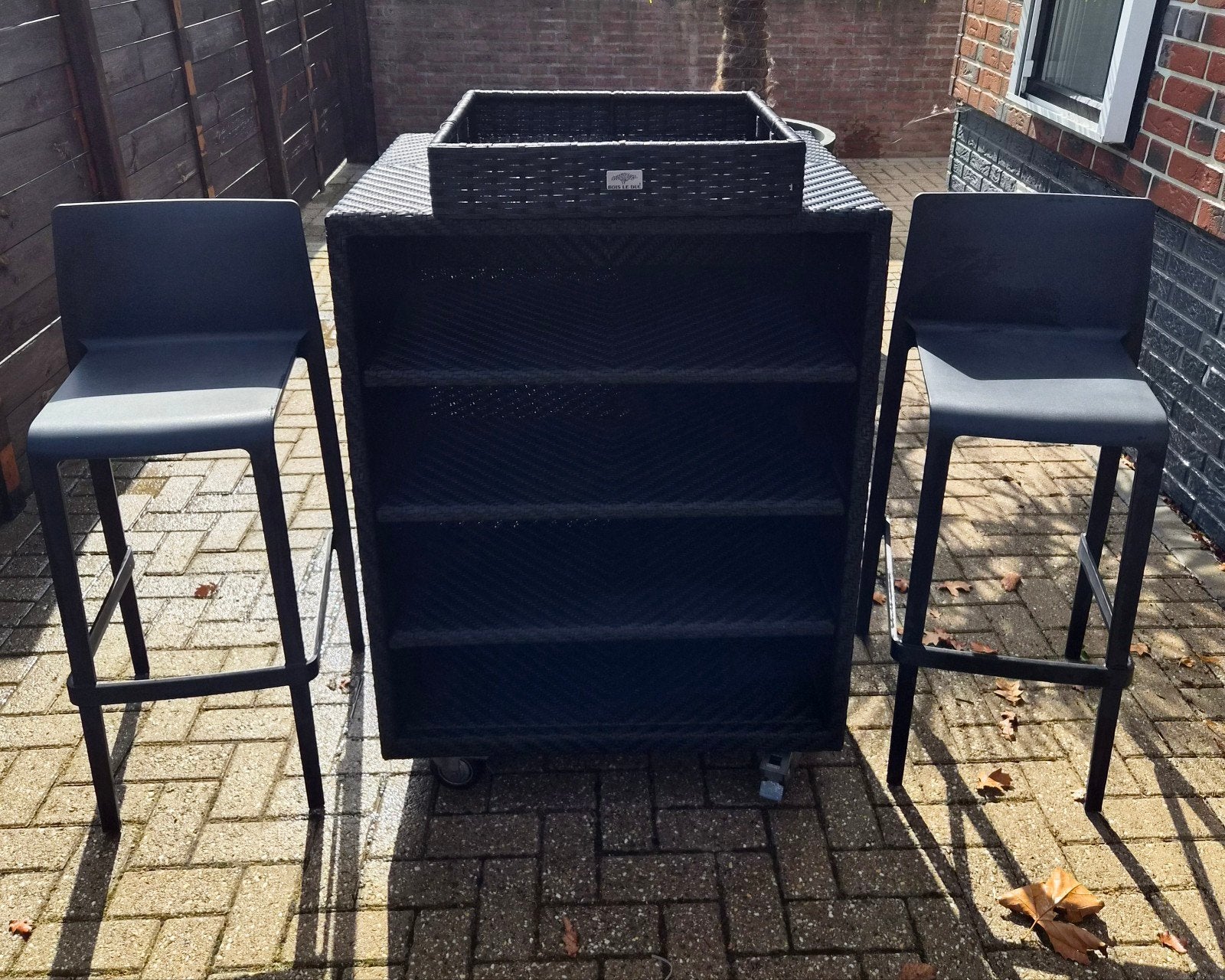 Tuinbarretje met 2 krukken en dienblad, Huis en Inrichting, Ophalen