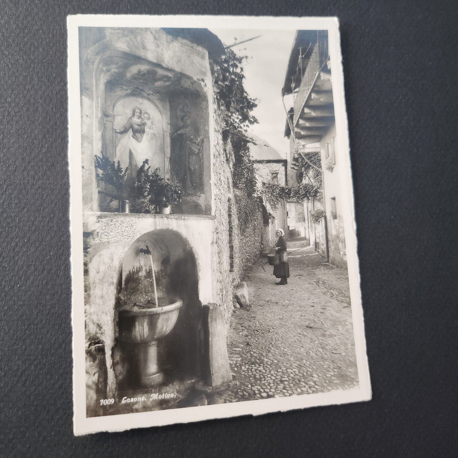 Echte foto kaart Losone Motivo Zwitserland waterput, Verzenden, 1940 tot 1960, Ongelopen, Overig Europa