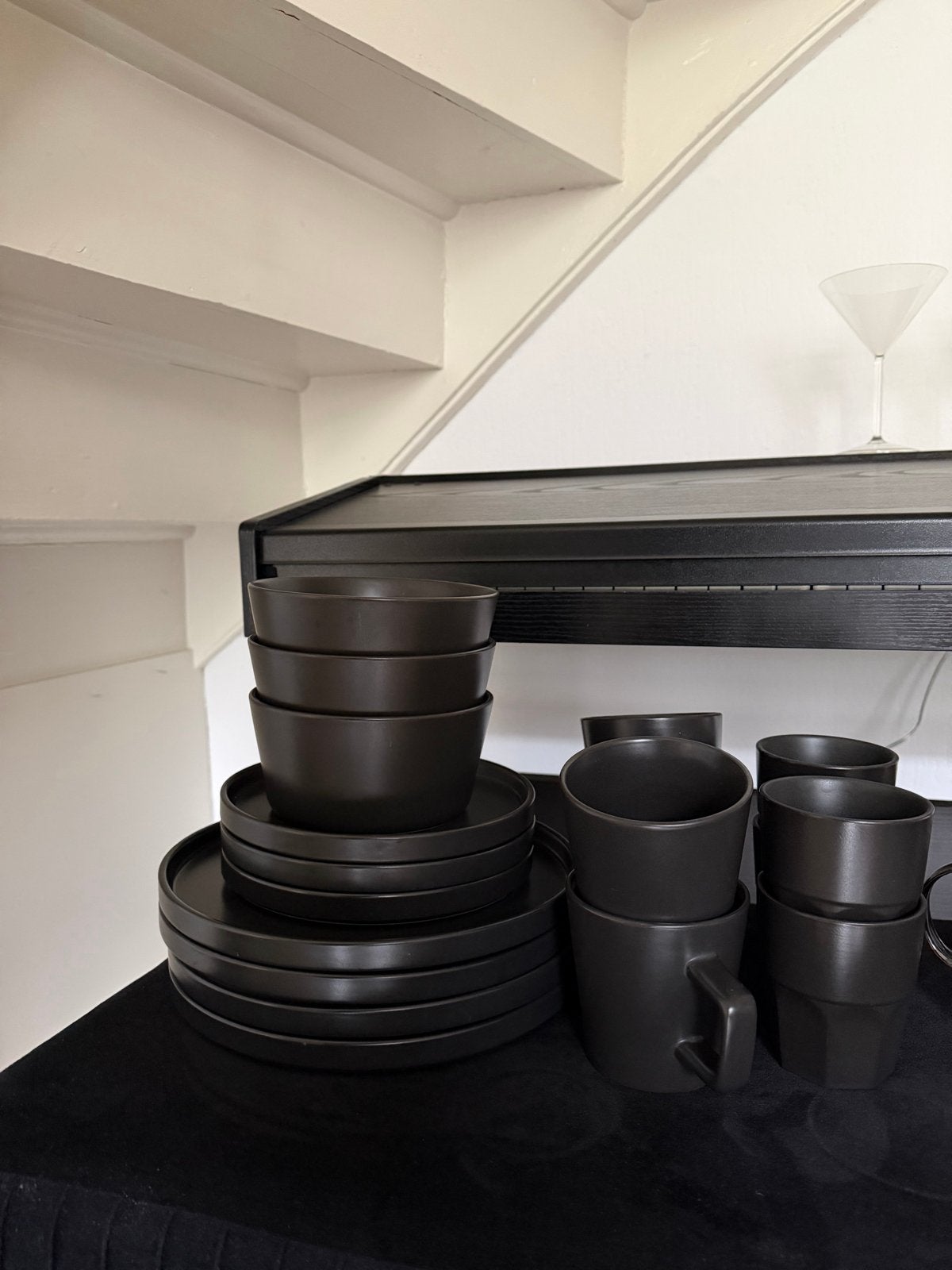 Modern stoneware Servies Set - zwart, Ophalen, Keramiek, Zo goed als nieuw, Modern