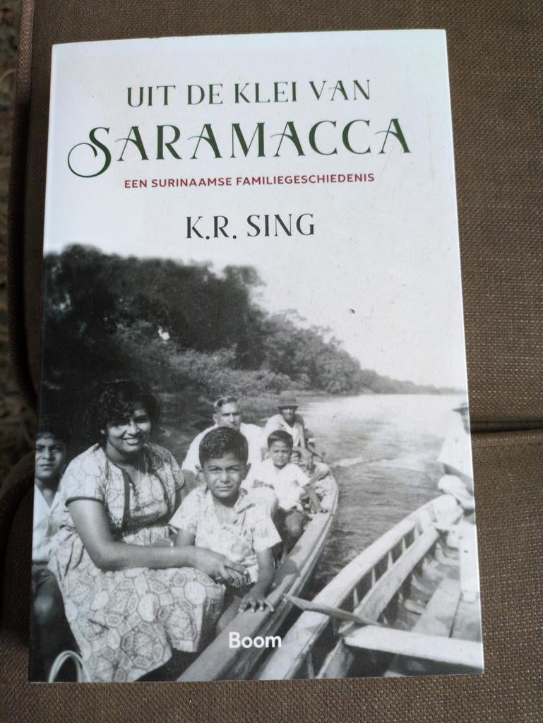 Uit de Klei van Saramacca - Surinaamse familiegeschiedenis, Ophalen of Verzenden, Zo goed als nieuw, K.R. Sing, Overige