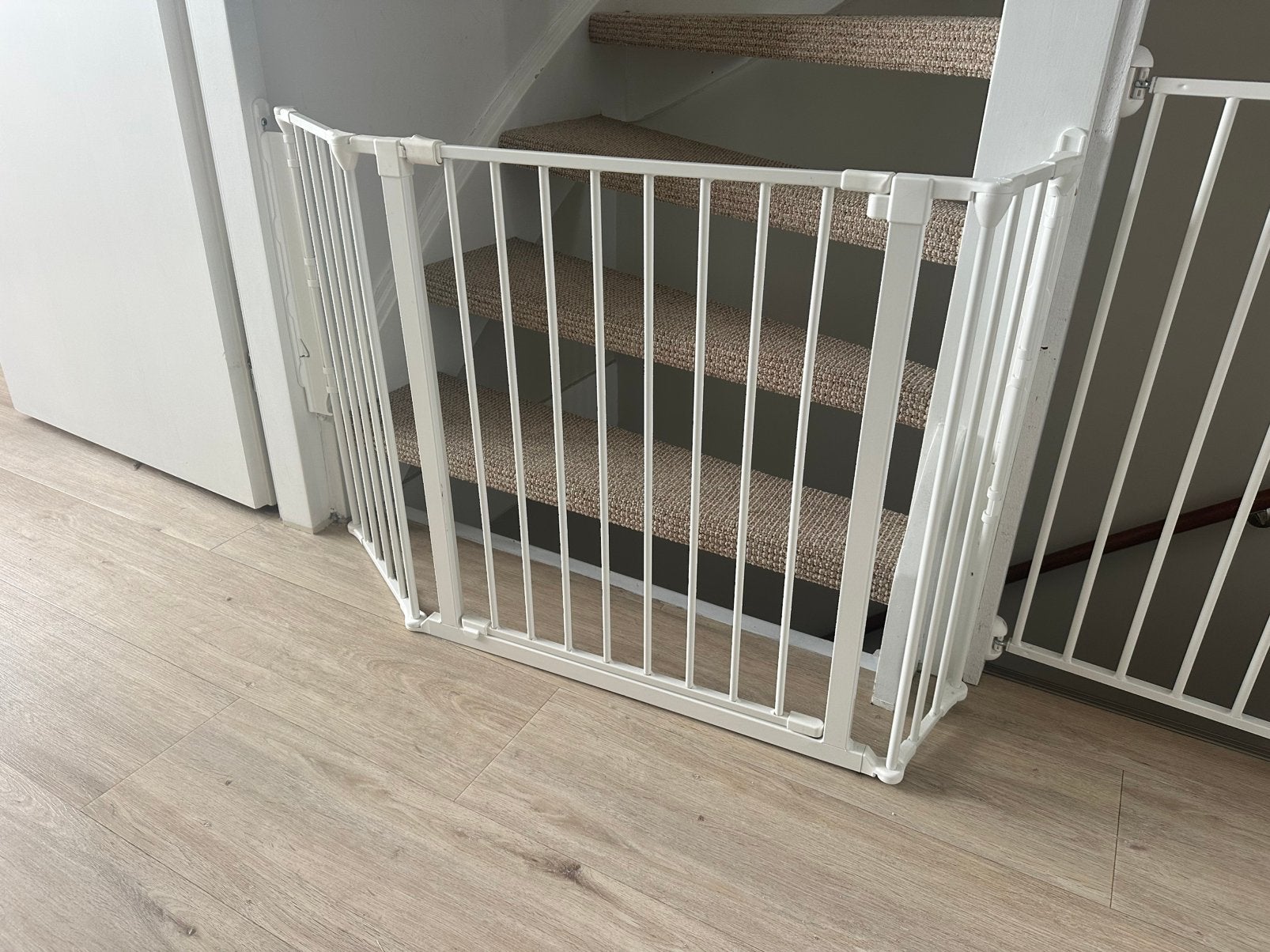 Verstelbaar traphek, Kinderen en Baby's, Traphekjes, Ophalen, Zo goed als nieuw, Metaal of IJzer, 115 cm of meer
