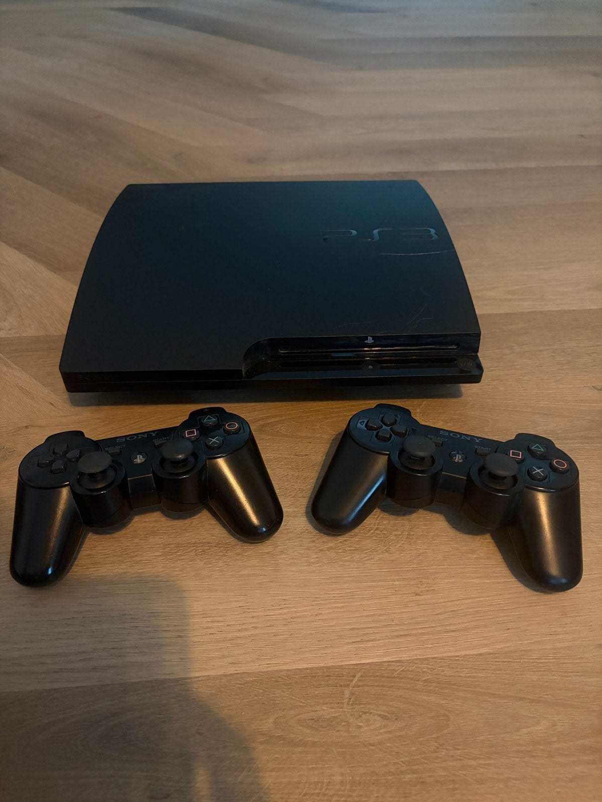 Playstation 3 + 2 controllers & headset, Spelcomputers en Games, Spelcomputers | Sony PlayStation 3, Ophalen of Verzenden, Zo goed als nieuw