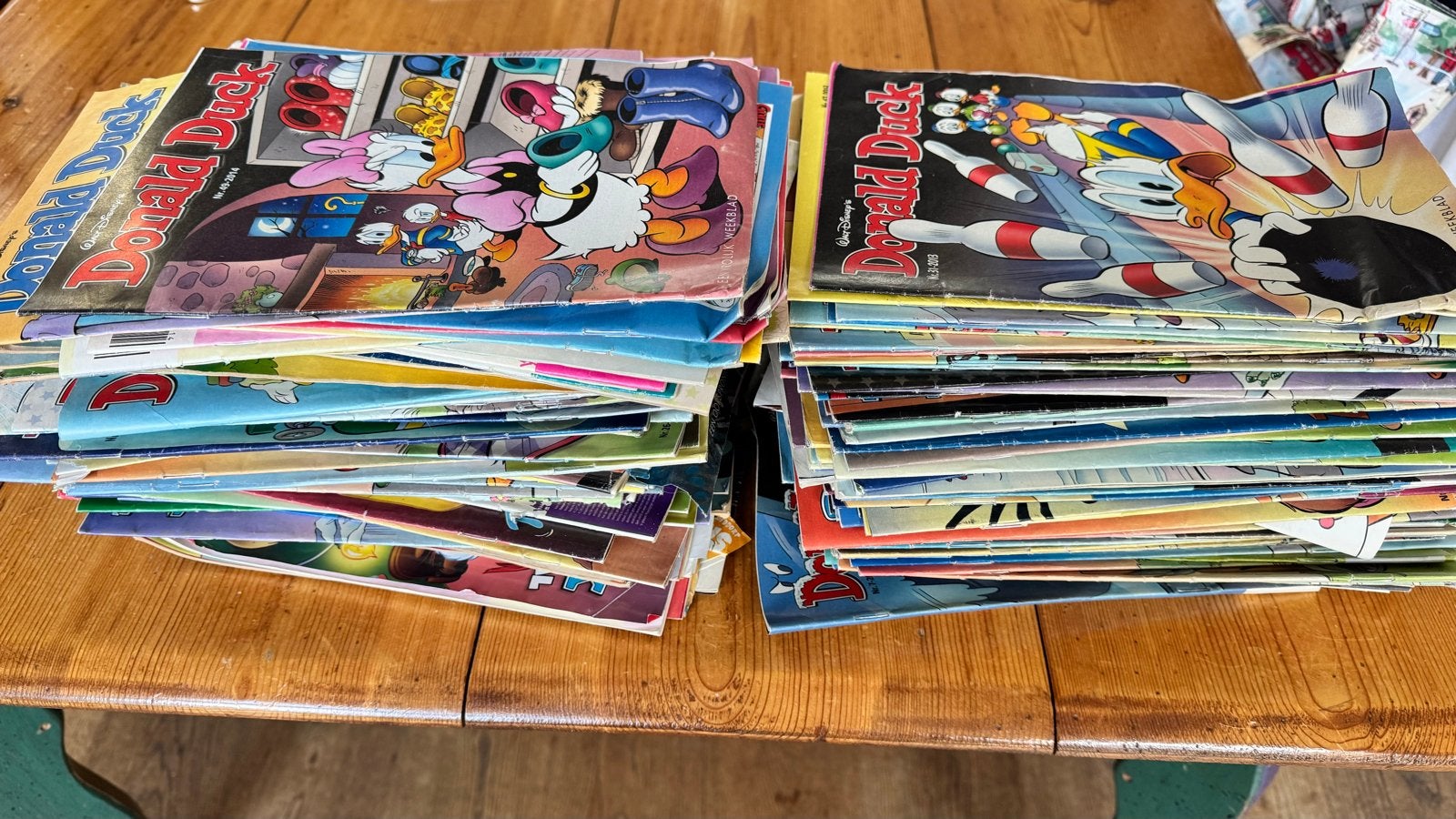 Twee stapels div jaargangen Donald Duck, Boeken, Complete serie of reeks, Ophalen, Gelezen, Europa