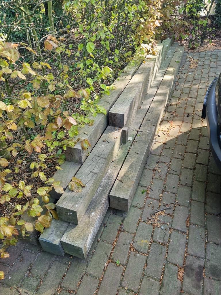 Diverse vierkante palen tropische hardhout, Ophalen