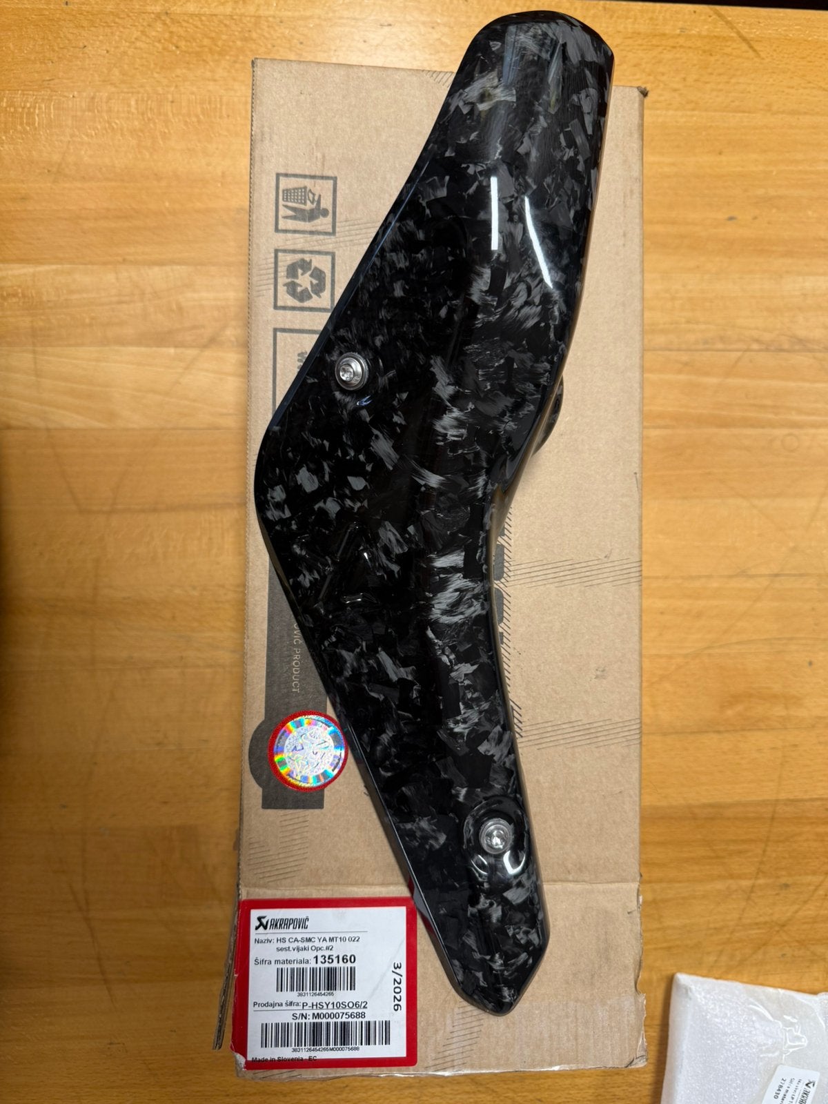 Akrapovic carbon Hitte schild yamaha MT-10 nieuw!, Ophalen of Verzenden