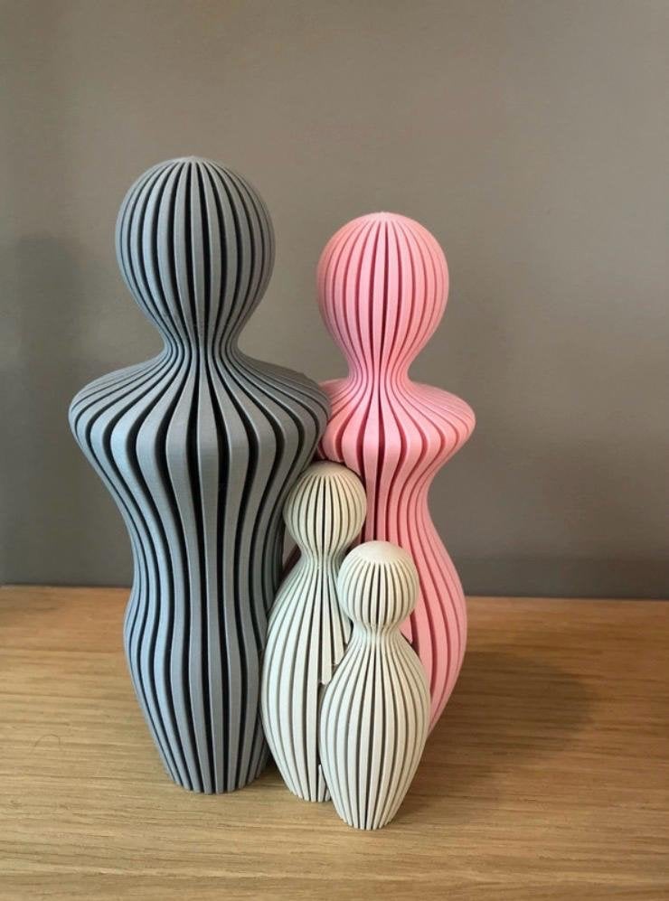 Modern beeld van gezin  - 13 cm hoog, Groep mensen, Minder dan 20 cm, Verzenden, Kunststof
