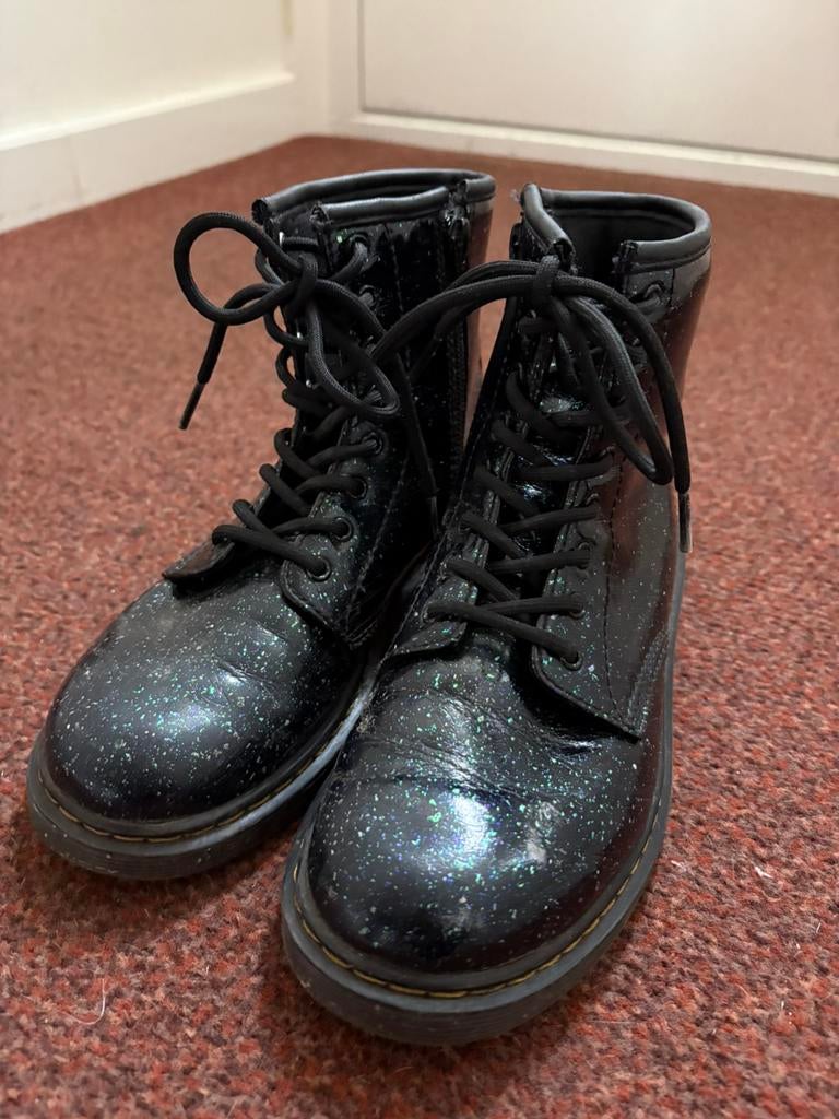 Dr. Martens schoenen maat 35, Kinderen en Baby's, Kinderkleding | Schoenen en Sokken, Ophalen, Zo goed als nieuw, Meisje, Schoenen