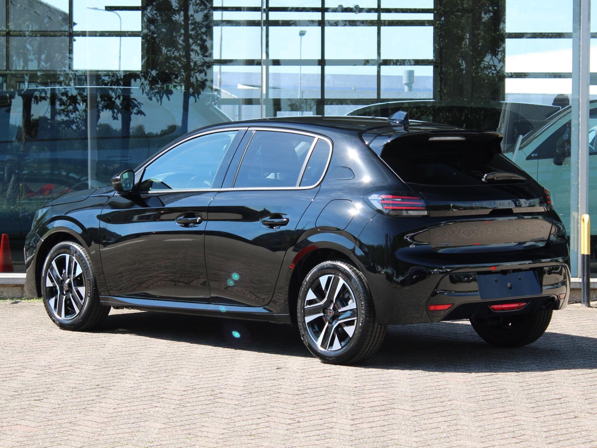 Peugeot 208 1.2 Hybrid 110 e-DCS6 Allure VOORRAAD KORTING, Auto's, Peugeot, 12 maanden, 1195 kg, Euro 6, 1199 cc