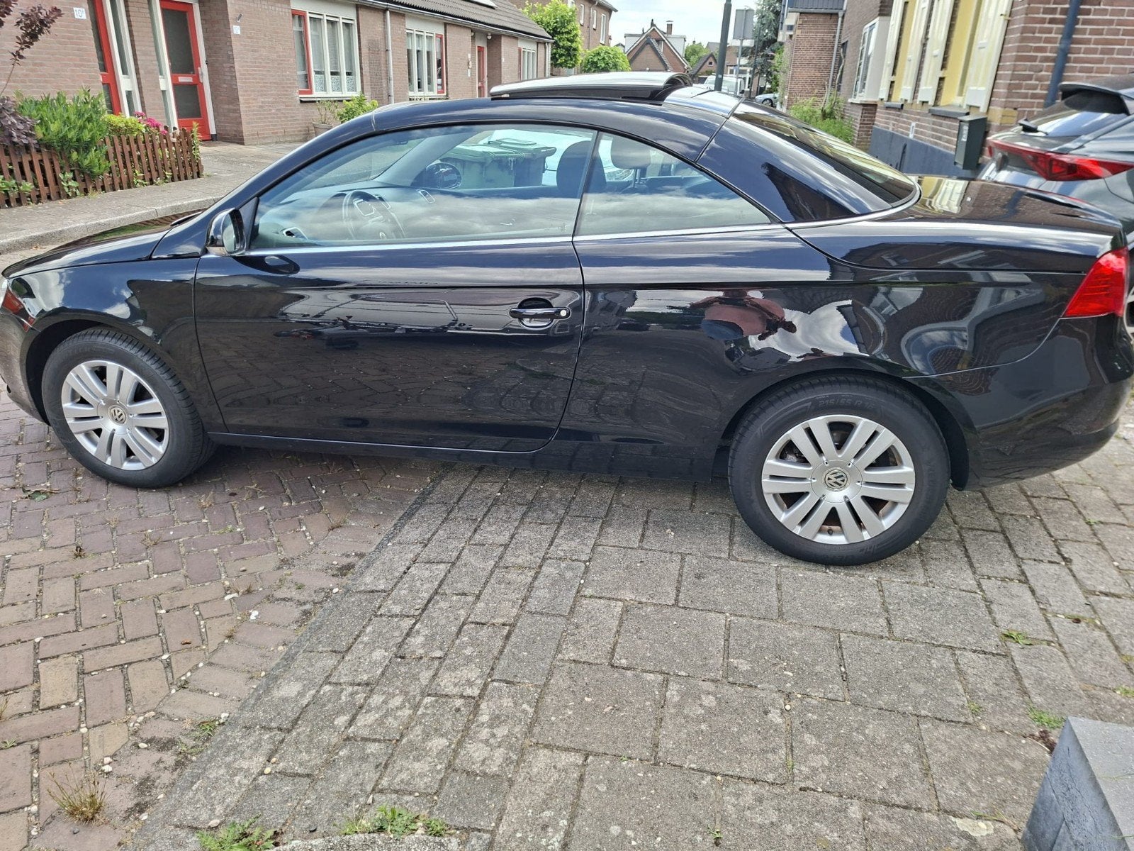 Volkswagen Eos 1.6 16V FSI 2008 Zwart, kmstand 157523, Auto's, Volkswagen, Particulier, Eos, Benzine, C, Cabriolet, Handgeschakeld
