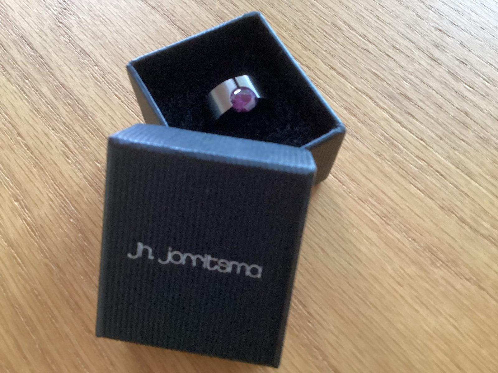 Stalen ring met paarse edelsteen -, Paars, Nieuw, Ophalen of Verzenden, Kleiner dan 17