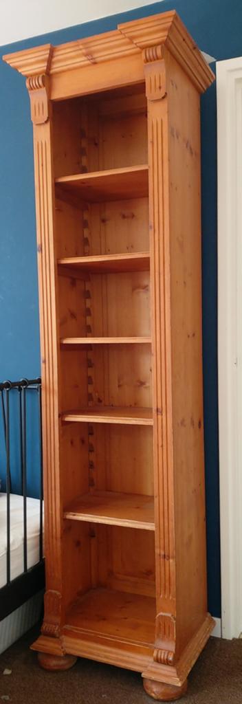 Smalle houten boekenkast met sierlijst - 200x47x33 cm, Ophalen, Met plank(en), Minder dan 50 cm, Gebruikt