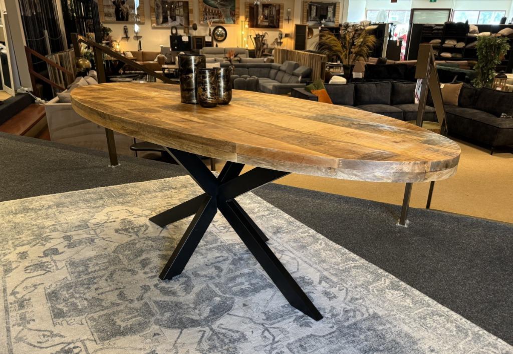 Eettafel ovaal 200cm. met spinpoot Direct/leverbaarE-1948