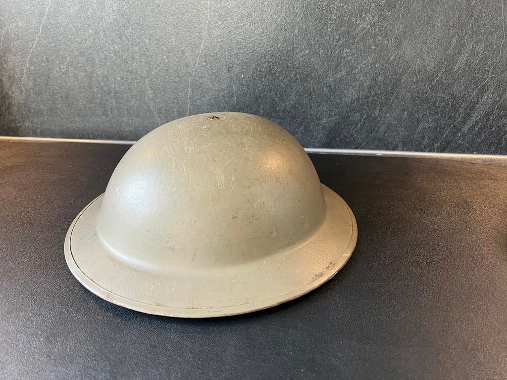 Britse brodie helm WO2 origineel in tops taat, Verzamelen, Militaria | Tweede Wereldoorlog, Ophalen of Verzenden, Engeland, Helm of Baret