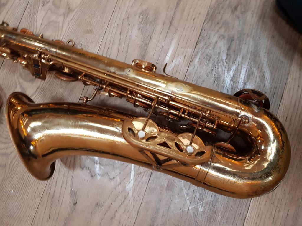Vito tenorsaxofoon gereviseerd, Muziek en Instrumenten, Ophalen of Verzenden, Gebruikt, Tenor, Met koffer