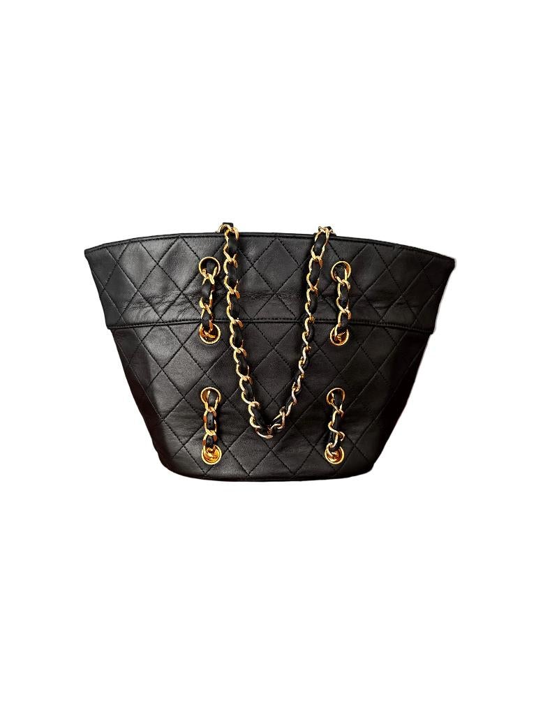 Chanel Mini Quilted CC Drawstring Bucket Bag, Ophalen of Verzenden, Zo goed als nieuw, Zwart, Schoudertasje