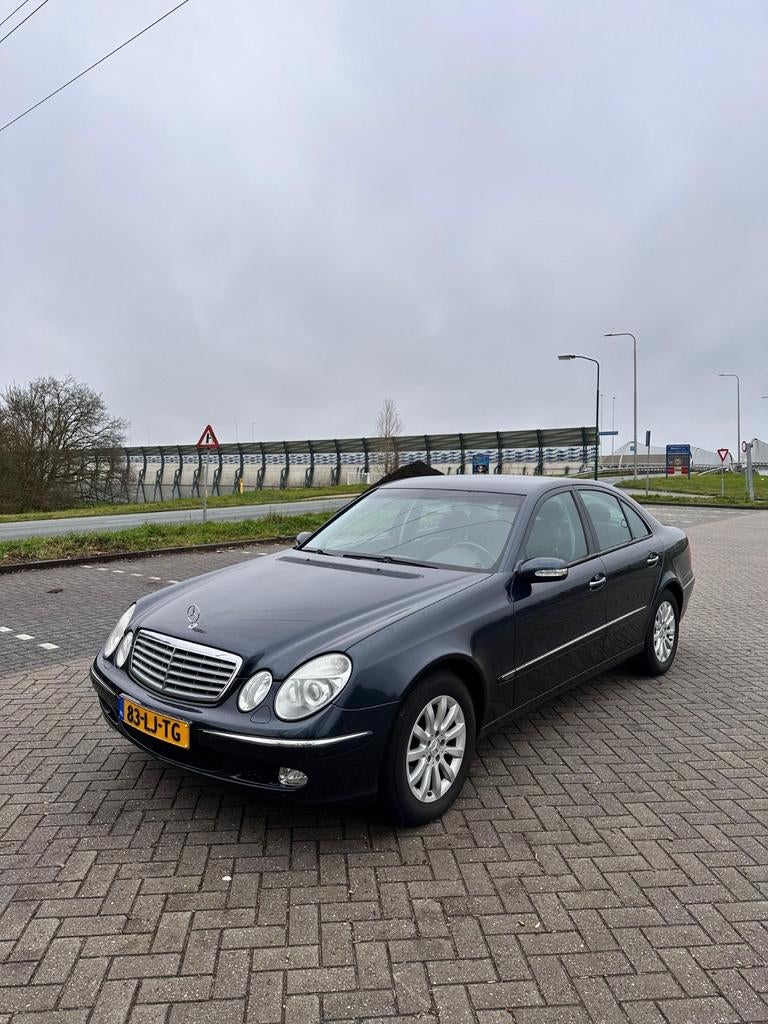 Mercedes-Benz E-Klasse 3.2 E320 Sedan AUT 2003 Youngtimer, Auto's, Mercedes-Benz, Particulier, E-Klasse, Achteruitrijcamera, Airbags