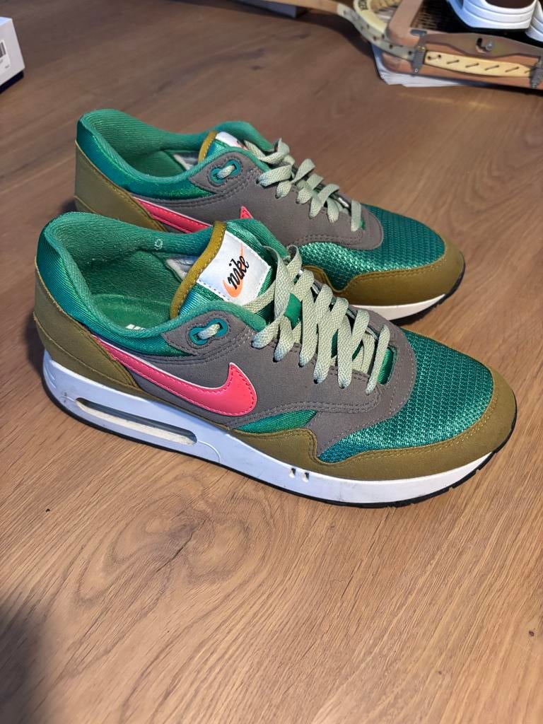 Nike Air Max 1 Powerwall '86 - Maat 42.5, Kleding | Heren, Schoenen, Ophalen of Verzenden, Zo goed als nieuw, Overige kleuren