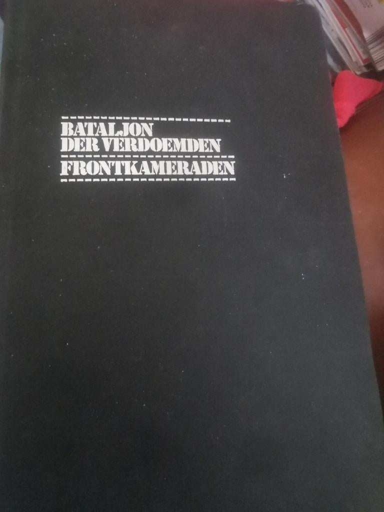 Bataljon Der Verdoemde Frontkameraden Omnibus, Boeken, Ophalen of Verzenden, Gelezen