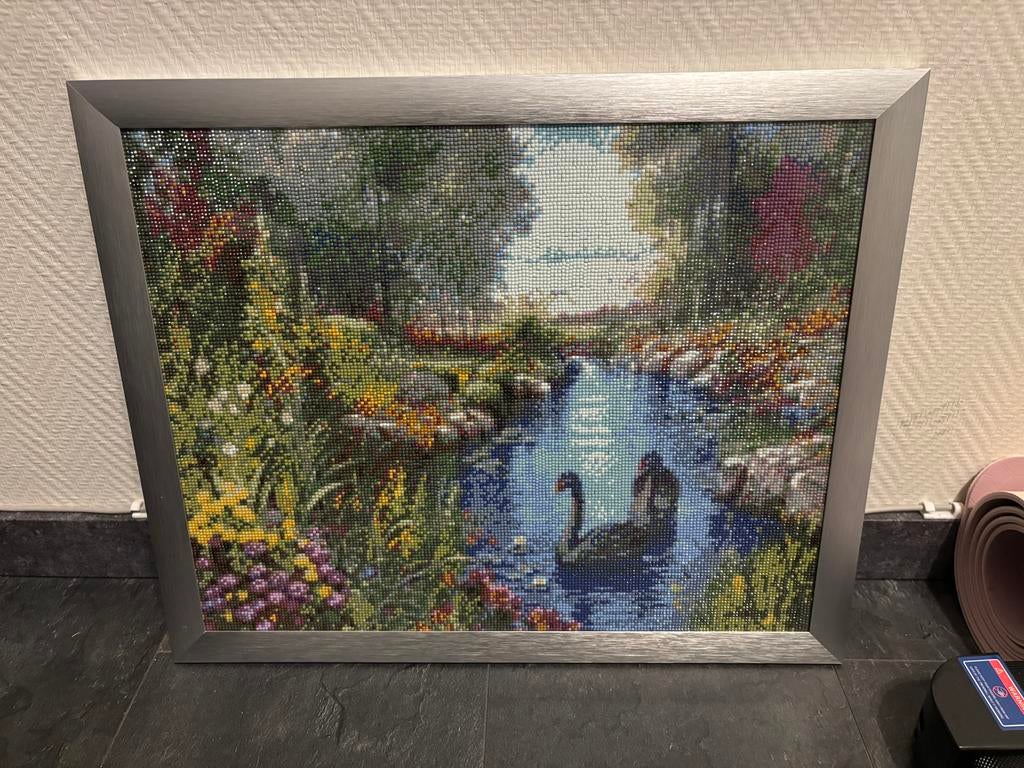 Schilderij met zwanen in aluminium lijst, Huis en Inrichting, Woonaccessoires | Schilderijen, Tekeningen en Foto's, Zo goed als nieuw