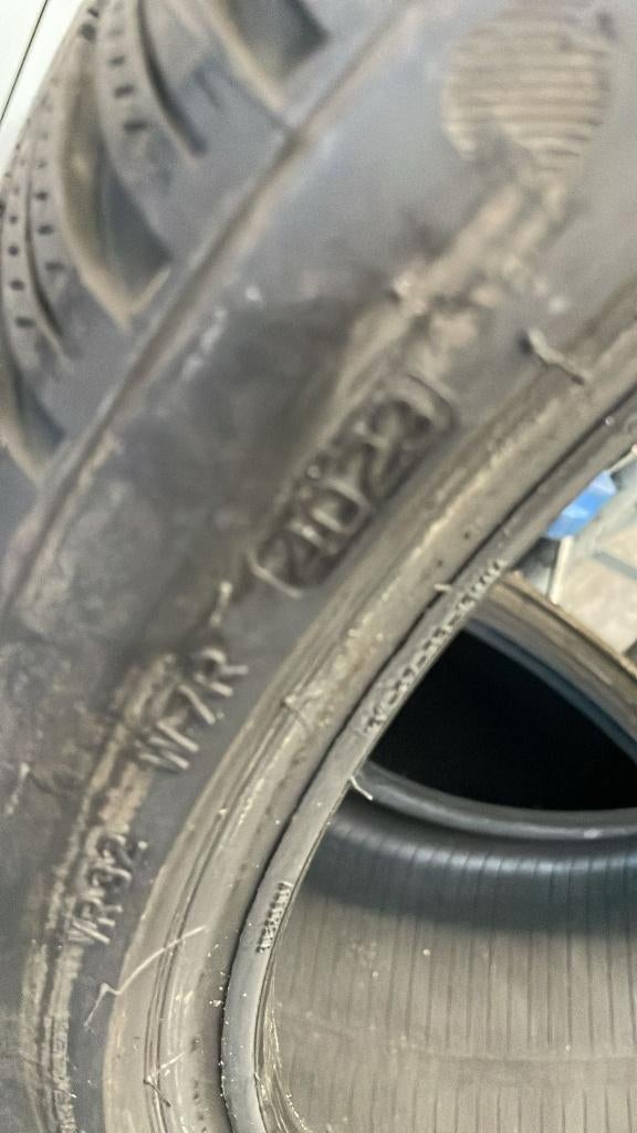 Winterbanden Firestone 255/35R19 96V + 4x Pirelli195/65r16, Auto-onderdelen, Banden en Velgen, Gebruikt, 255 mm, Banden en Velgen