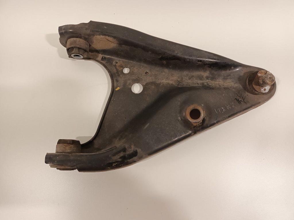 Draagarm rechts voor Dacia Dokker, Auto-onderdelen, Dacia, Onderdelen@venauto.nl, Van der Ven Autorecycling B.V., Gebruikt